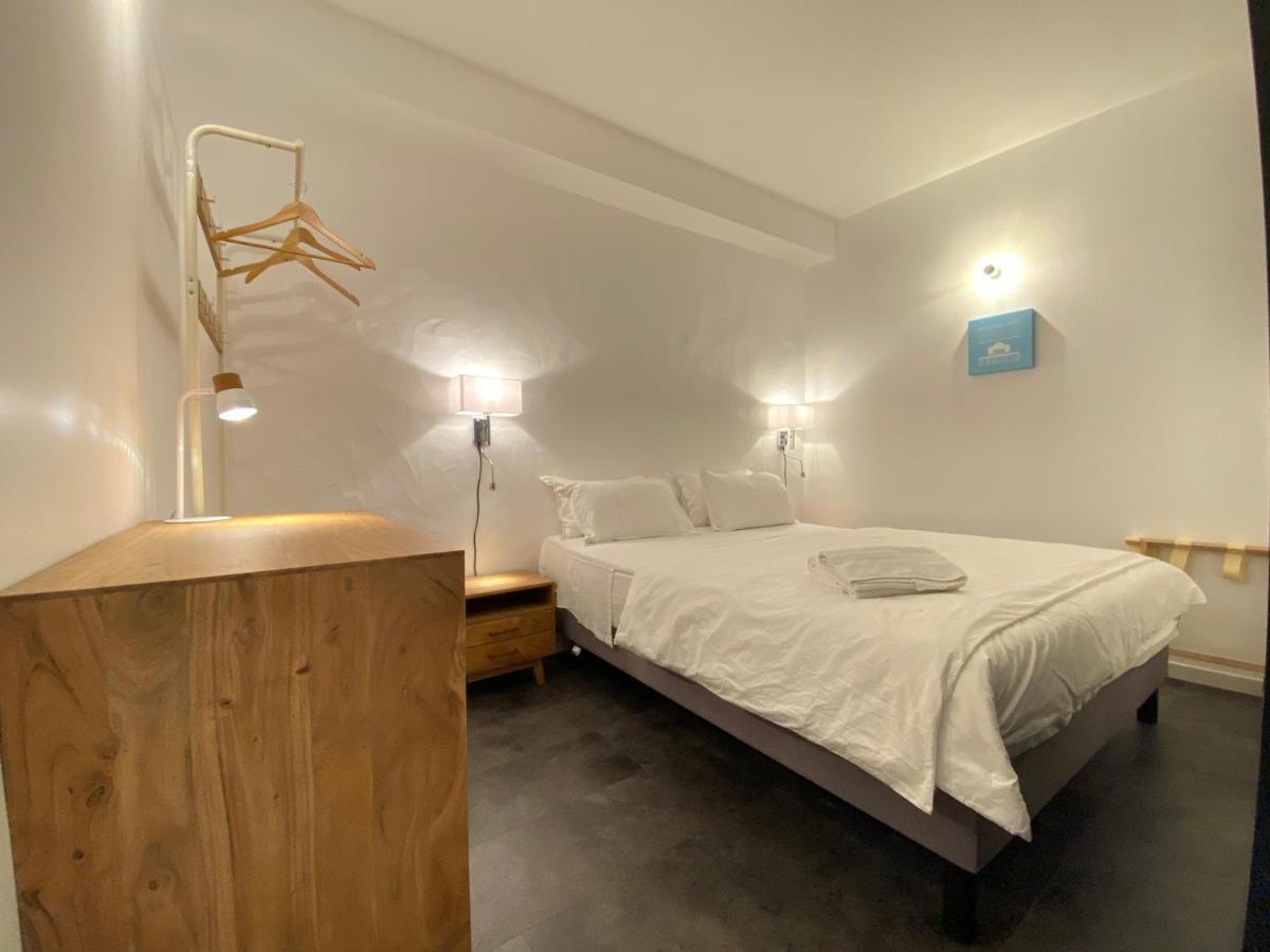 Boutique Un En Bayonne